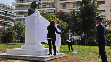 Η-Πρόεδρος-της-Δημοκρατίας-αποκάλυψε-την-προτομή-του-Ιλαρίωνα-Καρατζόγλου
