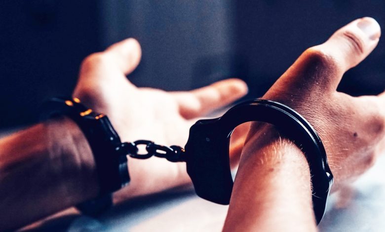 ΚΟΜΟΤΗΝΗ:-Συνελήφθη-22χρονος-μέλος-σπείρας-που-κρατούσε-παράνομα-7-αλλοδαπούς