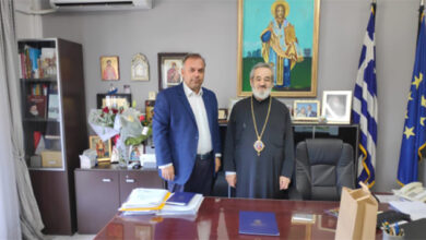 Ο-Μητροπολίτης-Τριπόλεως-του-Πατριαρχείου-Αλεξάνδρειας-στον-Δήμαρχο-Θάσου