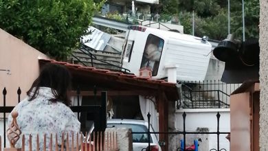 Παληό-Καβάλας:-Αυτοκίνητο-«προσγειώθηκε»-στην-είσοδο-σπιτιού