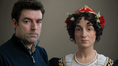 Η-Μαντώ-Μαυρογένους-στο-Μουσείο-Κέρινων-Ομοιωμάτων-στα-Κηπιά