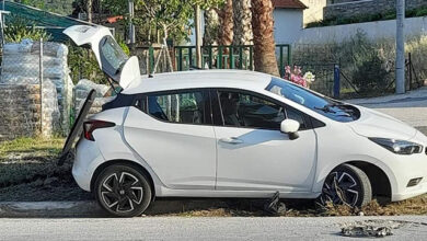 Καβάλα:-Αυτοκίνητο-με-παράνομους-μετανάστες-προσέκρουσε-σε-τοιχίο-κοιμητηρίου