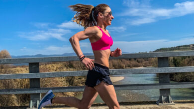 Στην-Κοιλάδα-του-Θανάτου-σε-αγώνα-υπερμαραθωνίου-Καβαλιώτης-προπονητής-με-την-αθλήτριά-του