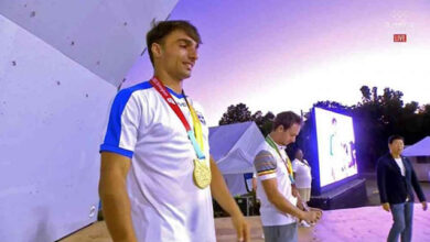 Ο-δήμαρχος-Καβάλας-συγχαίρει-τον-Μίμη-Θεοδωρίδη