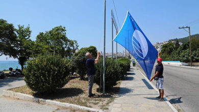 Γαλάζια-σημαία-στην-παραλία-Περιγιαλίου
