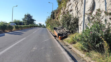 Ανατράπηκε-αυτοκίνητο-στην-Καλαμίτσα