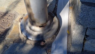 Μία-ετοιμόρροπη-κολώνα-φωτισμού-στο-Μνημείο-των-Δασοκομάντος