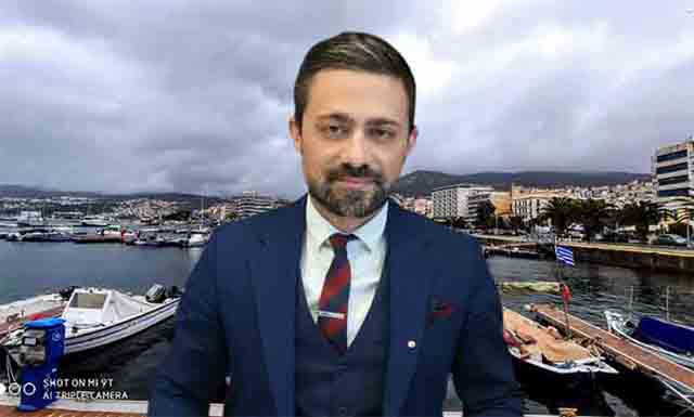 Καβάλα:-Ένα-Χριστουγεννιάτικο-δέντρο-μέσα-στην-θάλασσα!