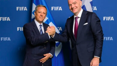 Παναγιώτης-Μπαλτάκος-και-Βασίλης-Χατζηπαναγής-στην-κοπή-πίτας-της-ΕΠΣΚ