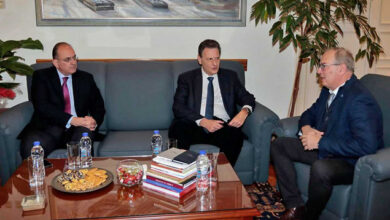 Συνάντηση-του-Θόδωρου-Σκυλακάκη-με-τον-Θόδωρο-Μουριάδη-στο-Δημαρχείο-της-Καβάλας