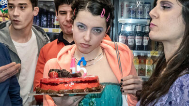 ΔΗΠΕΘΕ:-Μεταφέρεται-η-πρεμιέρα-του-«love-love-love»