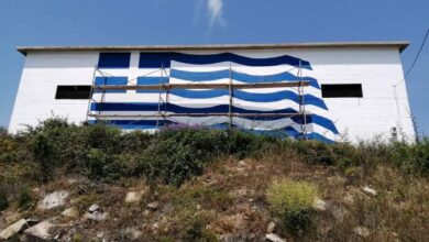 Ζωγράφισαν-την-Ελληνική-σημαία-στην-δεξαμενή-της-ΔΕΥΑ-Παγγαίου