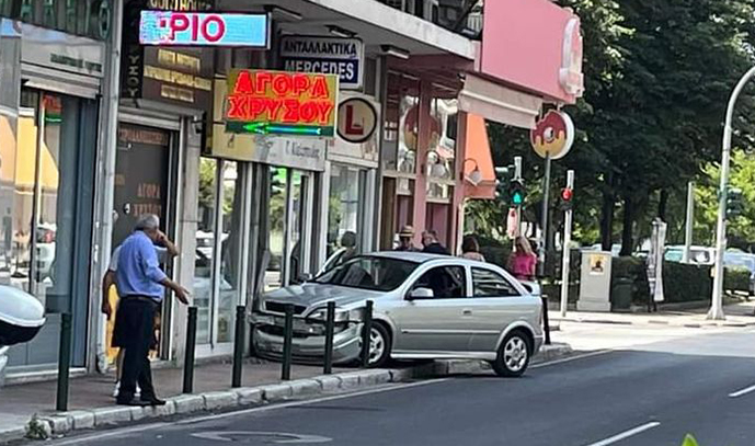 Καβάλα:-Τροχαίο-στην-οδό-Ερυθρού-Σταυρού