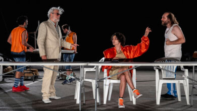 66ο-Φεστιβάλ-Φιλίππων:-«Σφήκες»-της-Λένας-Κιτσοπούλου-(βασισμένοι-στο-έργο-του-Αριστοφάνη)