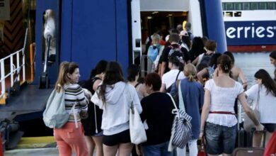 Δεκαπενταύγουστος-2023:-Σε-εξέλιξη-η-έξοδος-των-αδειούχων-του-Αυγούστου-–-Χιλιάδες-φεύγουν-από-τα-λιμάνια