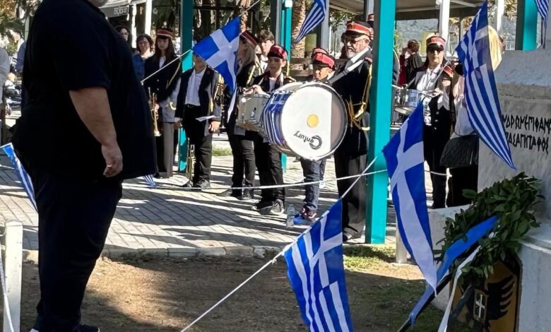 Κατάθεση-στεφάνων-και-παρέλαση-στη-Νέα-Πέραμο