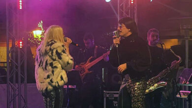 Πολύς-κόσμος-στην-πλατεία-Ελευθερίας-για-την-συναυλία-του-Τόνι-Σφήνου