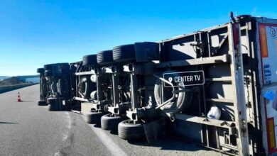 Ανατροπή-νταλίκας-λίγο-μετά-τα-διόδια-της-Μουσθένης