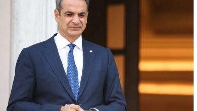 Μητσοτάκης-για-τον-θάνατο-του-Βασίλη-Καρρά:-«Σίγησε-μια-γνήσια-λαϊκή-φωνή»