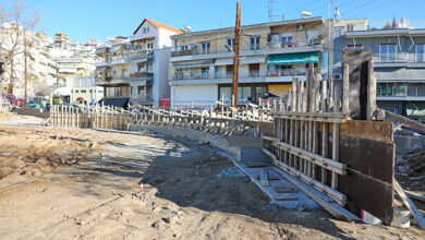 Συνεχίζονται-οι-εργασίες-ανάπλασης-της-Πλατείας-Νεαπόλεως-(σχολείο-Ποταμουδίων)