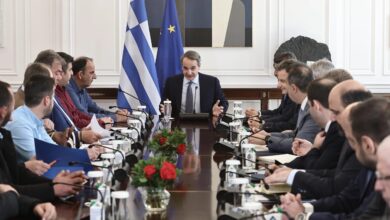 Μητσοτάκης-σε-αγρότες:-Είμαστε-εδώ-για-να-βρούμε-λύσεις-–-Μπορούμε-να-συναντηθούμε-σε-έναν-κοινό-τόπο