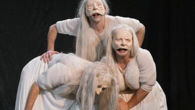 ΔΗΠΕΘΕ:-«Οι-γριές-που-μαζεύουν-την-τσουκνίδα»-του-Κωνσταντίνου-Ντέλλα