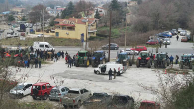 Οι-αγρότες-κατέβασαν-τα-τρακτέρ-στον-Σταυρό-Αμυγδαλεώνα