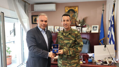 Επίσκεψη-του-Διοικητή-της-20ης-Τεθωρακισμένης-Μεραρχίας-στον-Δήμαρχο-Θάσου