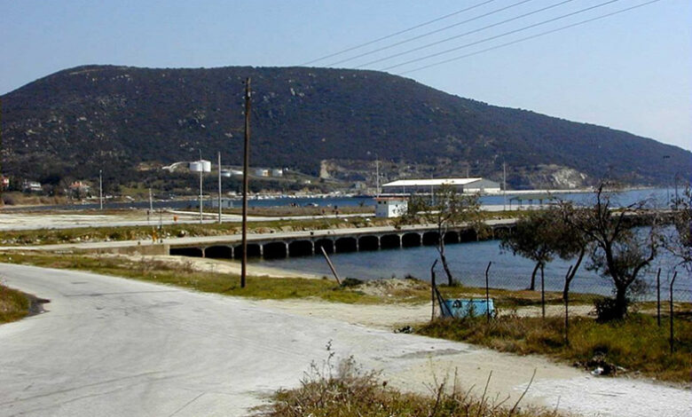 Πέραμος:-Νεκρός-69χρονος-από-πτώση-αυτοκινήτου-στο-λιμάνι