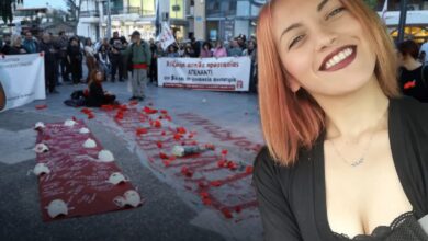 Γυναικοκτονία-στους-Αγίους-Αναργύρους:-«Της-είπα-ότι-δεν-γίνεται-να-μπει-σε-περιπολικό»-–-Τι-κατέθεσε-η-Αξιωματικός-Υπηρεσίας-για-τη-μοιραία-βραδιά