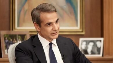 Ευρωεκλογές-2024:-Γιατί-ο-Μητσοτάκης-ξεκινά-τώρα-στρατηγική-προσέλκυσης-κεντρώων-και-ανένταχτων-ψηφοφόρων-–-Τι-συμβούλευσε-τους-βουλευτές-της-ΝΔ-στο-Μαξίμου