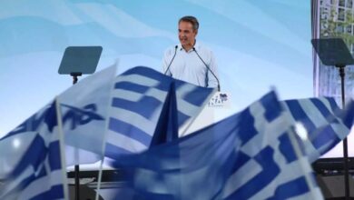 “Η-νίκη-αρχίζει-από-τη-Θεσσαλονίκη”-–-Θερμή-υποδοχή-στον-Μητσοτάκη-από-φίλους-της-ΝΔ-στο-λιμάνι