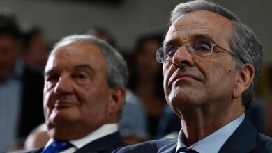 Σαμαράς-–-Καραμανλής:-«Κοινό-μέτωπο»-των-δύο-πρώην-πρωθυπουργών-–-Τα-μηνύματα-και-τα-«πυρά»-στην-κυβέρνηση-από-το-Πολεμικό-Μουσείο