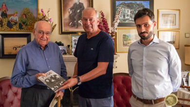 Δωρεά-βιβλίων-στον-Δήμο-Καβάλας-από-τον-πρώην-Υπουργό-Δημοσθένη-Δημοσθενόπουλο