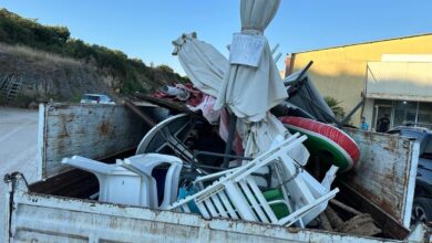 Συνεχίζεται-η-επιχείρηση-του-Δήμου-Παγγαίου-απομάκρυνσης-των-πακτωμένων-ομπρελών