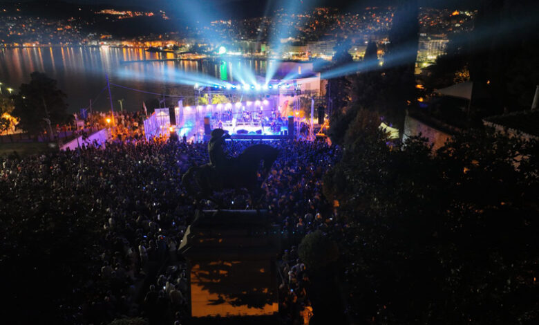 cosmopolis-festival:-Εντυπωσιακή-έναρξη-με-συναυλία-Μάλαμα-Καραπατάκη