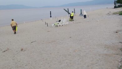 Περισυλλογή-ομπρελών,-καρεκλών-και-λοιπών-κατασκευών-στις-παραλίες-της-Δ.Ε-Ορφανού