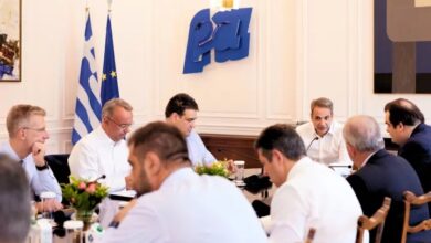 Σύσκεψη-στο-Μαξίμου-για-την-ανακαίνιση-σχολικών-κτιρίων-–-Αρχές-του-2025-ξεκινούν-οι-εργασίες,-πού-θα-δοθεί-έμφαση