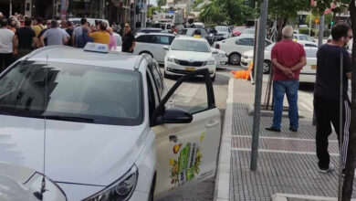 Διαμαρτυρία-των-ιδιοκτητών-ταξί-της-Καβάλας-για-την-μεταφορά-της-πιάτσας