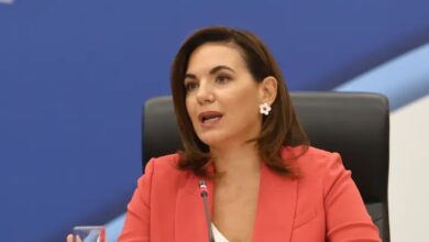 Η-απάντηση-του-υπουργείου-Τουρισμού-για-τα-χαλιά-–-“Κρίθηκε-απαραίτητη-η-ανανέωση,-έγινε-με-απόλυτη-διαφάνεια”