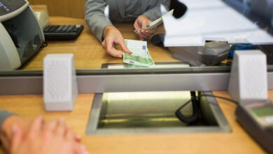 Μειώνονται-ή-καταργούνται-οι-6-βασικές-τραπεζικές-προμήθειες