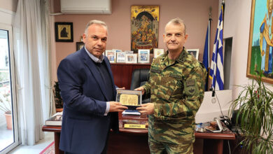 Εθιμοτυπική-επίσκεψη-του-Διοικητή-του-Δ΄-Σώματος-Στρατού-στον-Δήμαρχο-Θάσου