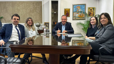 Υπογράφηκε-η-σύμβαση-μίσθωσης-του-κάμπινγκ-paradiso