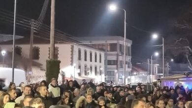 Πλήθος-κόσμου-στην-πορεία-μνήμης-για-τα-θύματα-των-Τεμπών-στην-Ελευθερούπολη