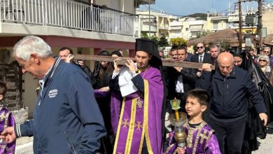 Με-ευλάβεια-η-τελετή-της-Αποκαθήλωσης-στη-Νέα-Ηρακλείτσα