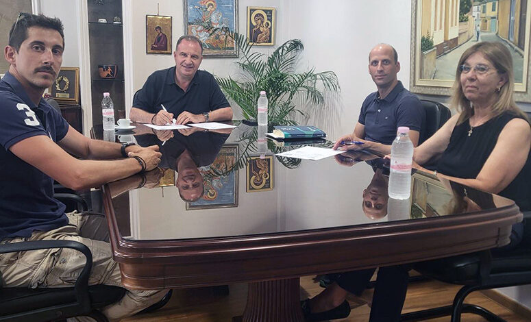 Υπογράφηκε-η-σύμβαση-για-την-ανέγερση-12θέσιου-Δημοτικού-Σχολείου-στην-Παραλία-Οφρυνίου
