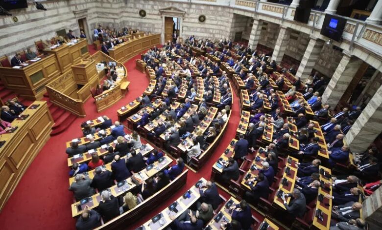 Ψηφίστηκε-η-προανακριτική-για-Καραμανλή-με-154-«ναι»-στη-Βουλή-μέσα-σε-κλίμα-έντονης-αντιπαράθεσης