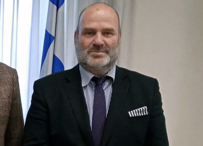 Άγγελος-Βλάχος:-Δεν-κλείσαμε-την-παραλία-κάτω-από-τον-Φάρο