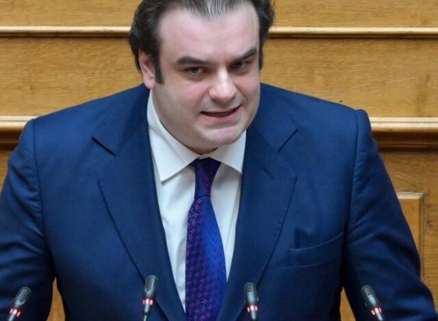 Πιερρακάκης:-Μηδενίζονται-οι-χρεώσεις-για-αναλήψεις-από-ΑΤΜ