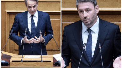Σφοδρή-σύγκρουση-Μητσοτάκη-–-Ανδρουλάκη-στη-Βουλή-για-την-υπόθεση-του-ΟΠΕΚΕΠΕ
